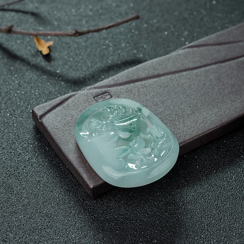 缅甸天然冰种翡翠童趣吊坠-红掌柜