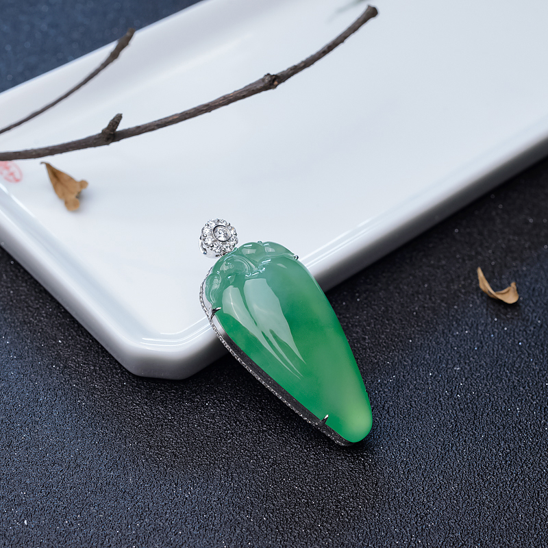 糯冰种阳绿翡翠福瓜吊坠-红掌柜