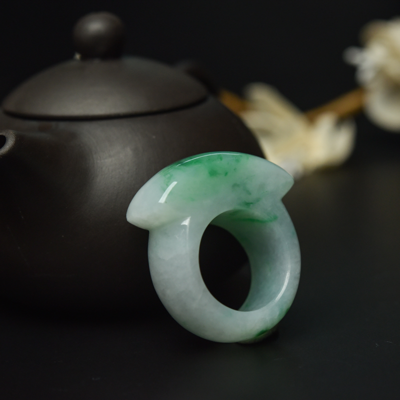 天然糯种飘翠翡翠戒指-红掌柜