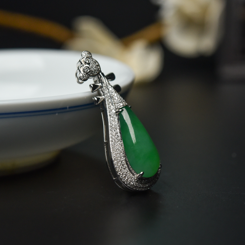 缅甸糯冰种阳绿翡翠吊坠-红掌柜