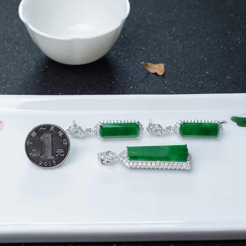 糯冰种翠色翡翠套装-红掌柜