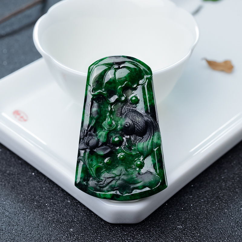干青种翡翠连年有余吊坠-红掌柜