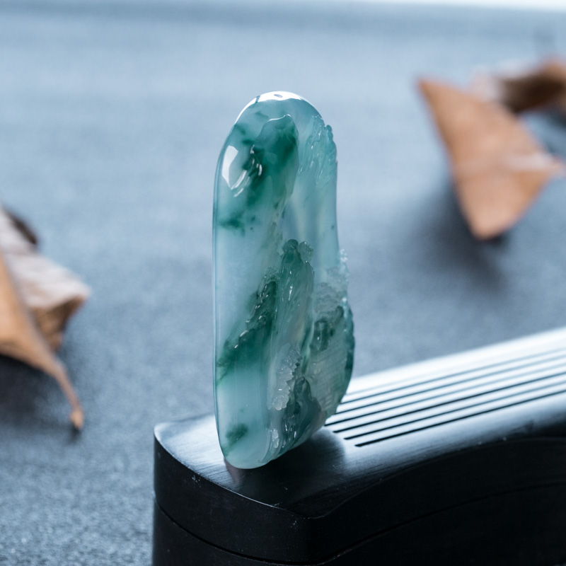 冰种翡翠山水意境吊坠-红掌柜