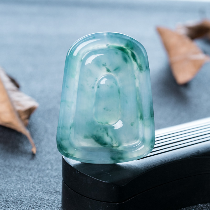 翡翠山水意境吊坠-红掌柜