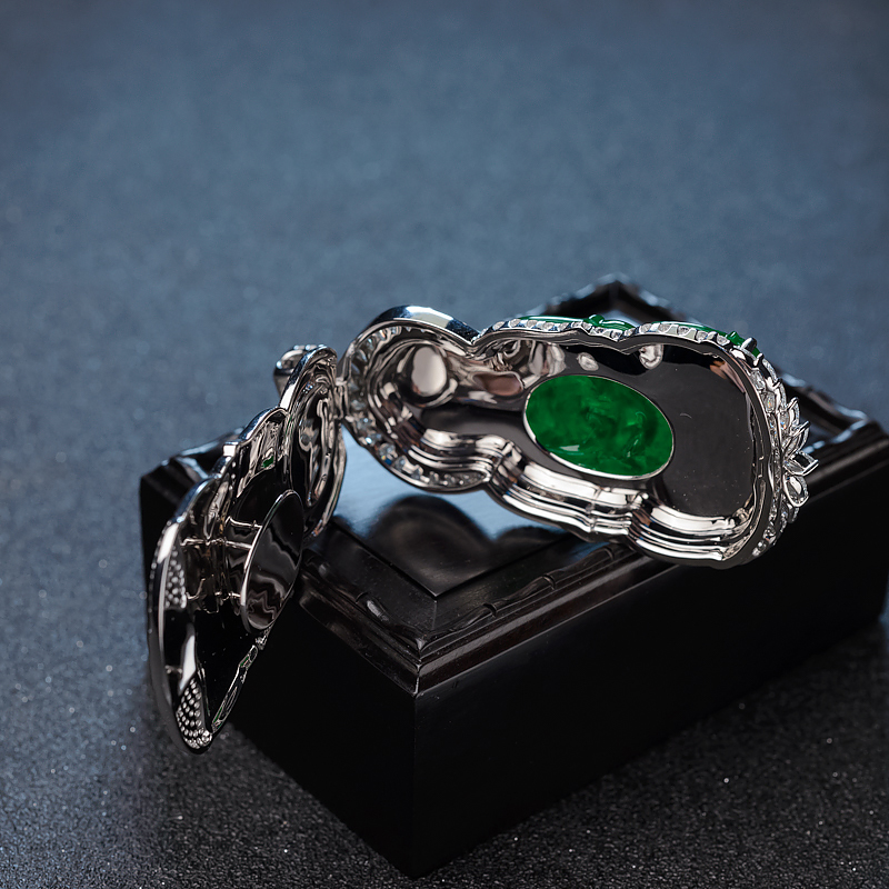 翡翠观音吊坠-红掌柜