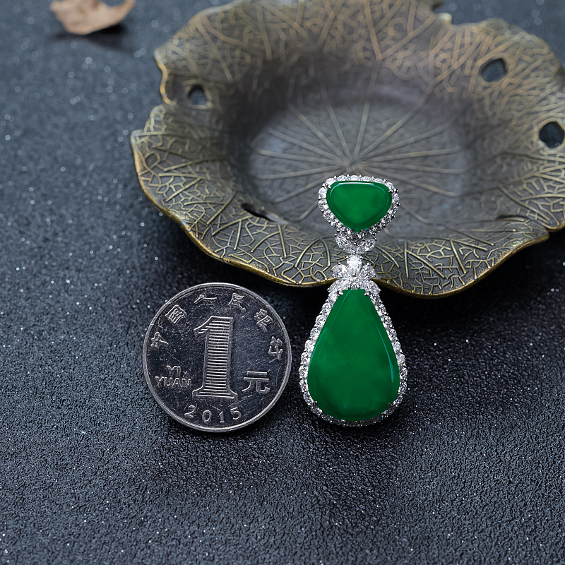 糯冰种翡翠吊坠-红掌柜