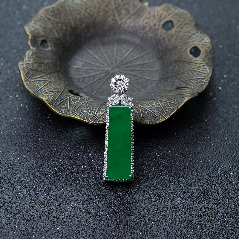 18K糯冰种阳绿翡翠吊坠-红掌柜