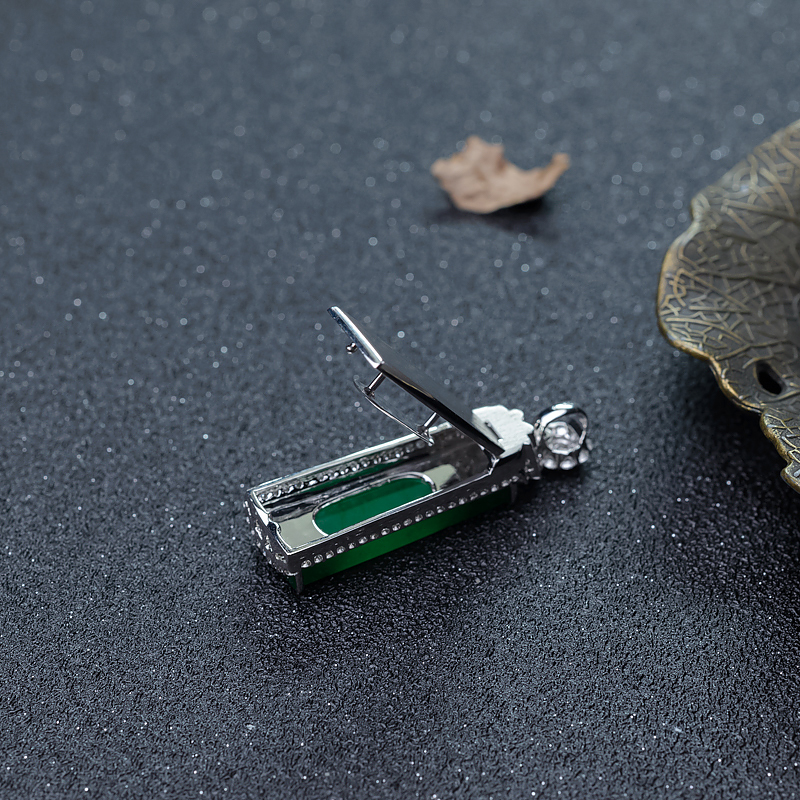 糯冰种翡翠吊坠-红掌柜