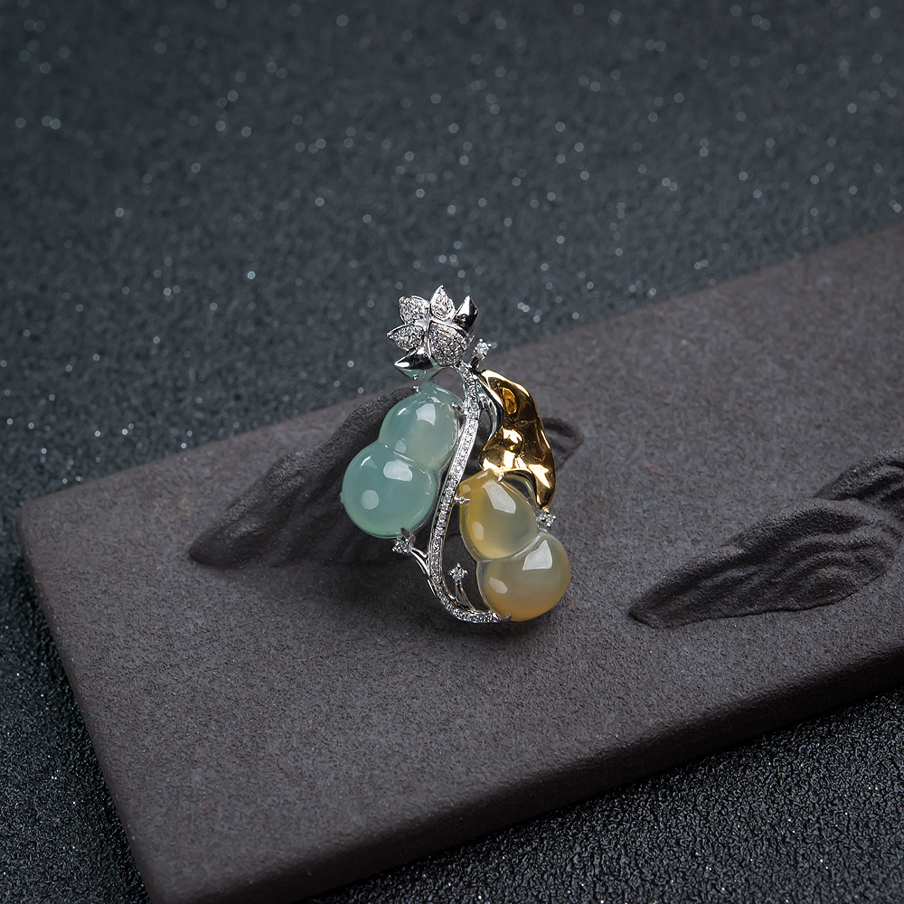 金镶钻糯冰种翡翠葫芦吊坠-红掌柜