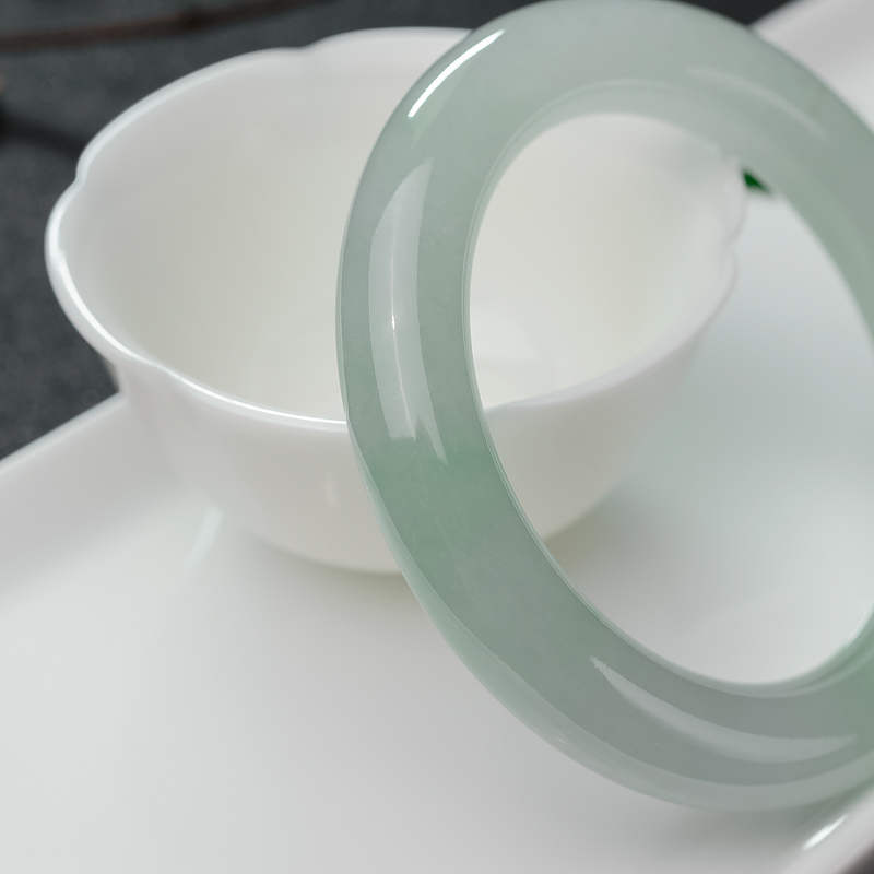 糯冰种翡翠圆镯-红掌柜