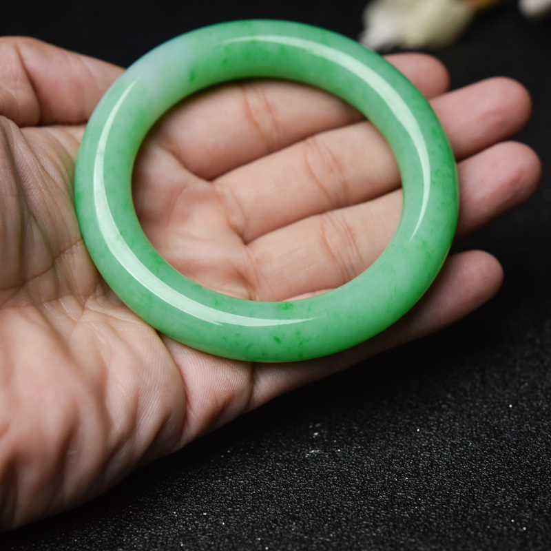 天然翡翠圆镯-红掌柜