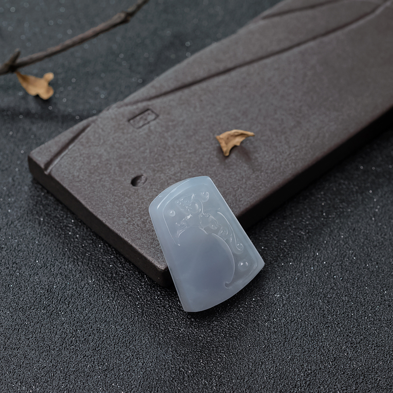 糯冰种翡翠吊坠-红掌柜