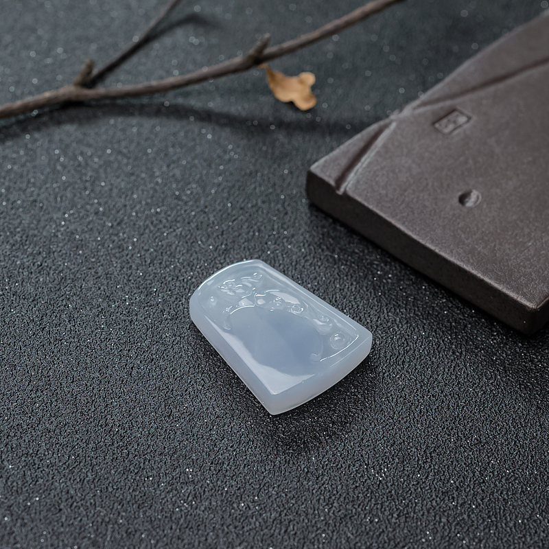 天然翡翠仿古龙吊坠-红掌柜