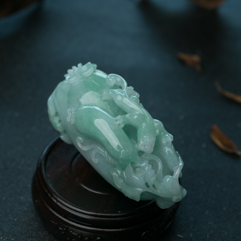 缅甸翡翠福瓜手把件-红掌柜