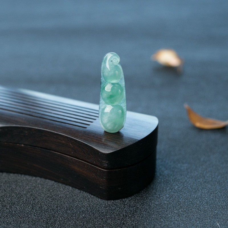 缅甸天然糯冰种浅绿翡翠福豆吊坠-红掌柜