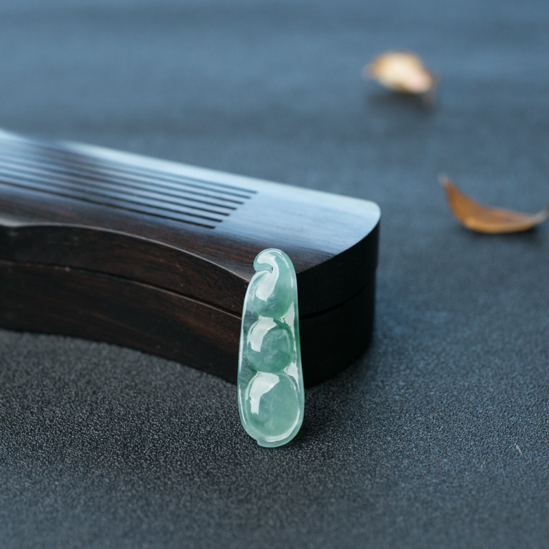 缅甸天然浅绿翡翠福豆吊坠-红掌柜