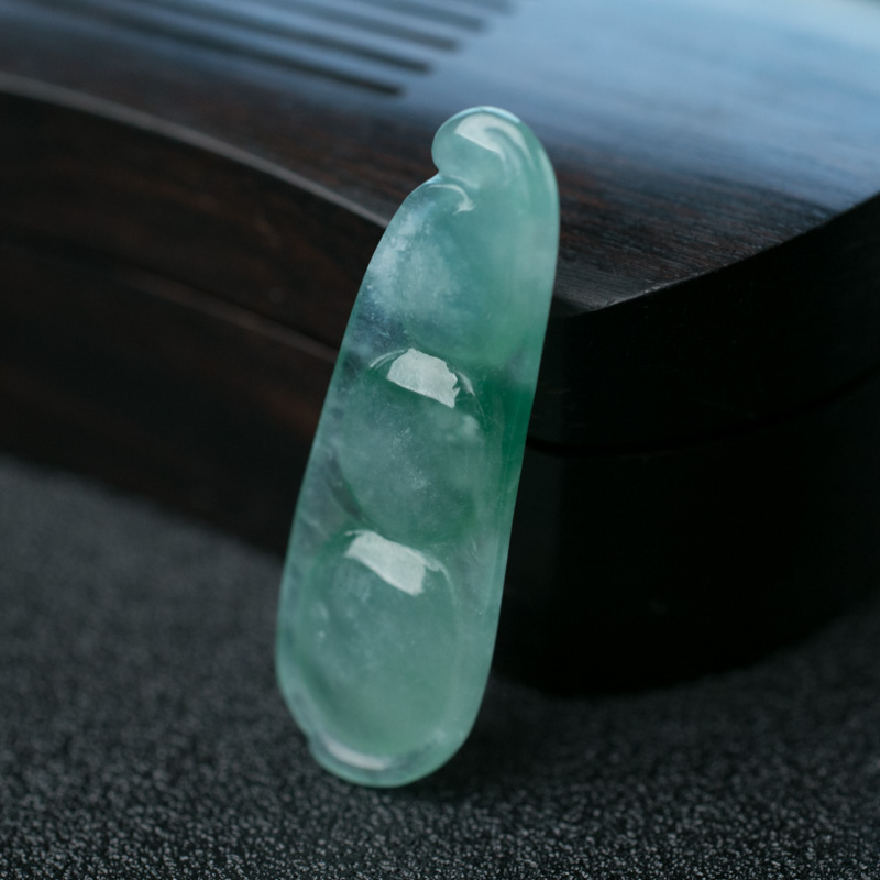 缅甸天然糯冰种浅绿翡翠吊坠-红掌柜