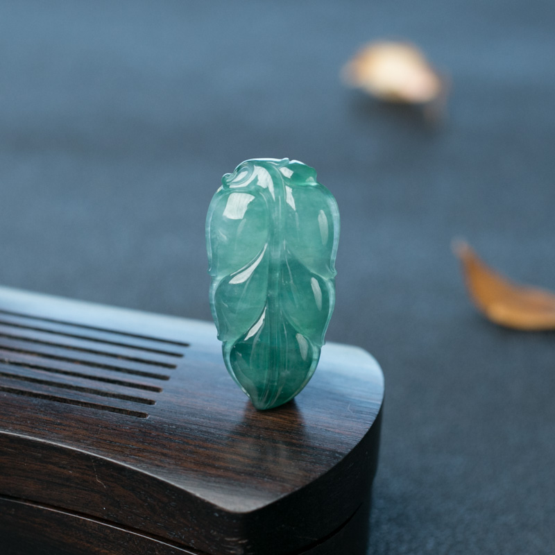 缅甸天然糯冰种灰绿翡翠叶子吊坠-红掌柜