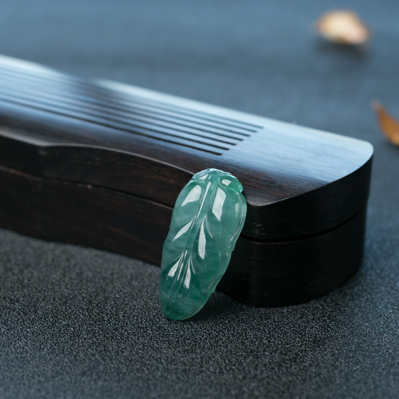 天然糯冰种灰绿翡翠叶子吊坠-红掌柜