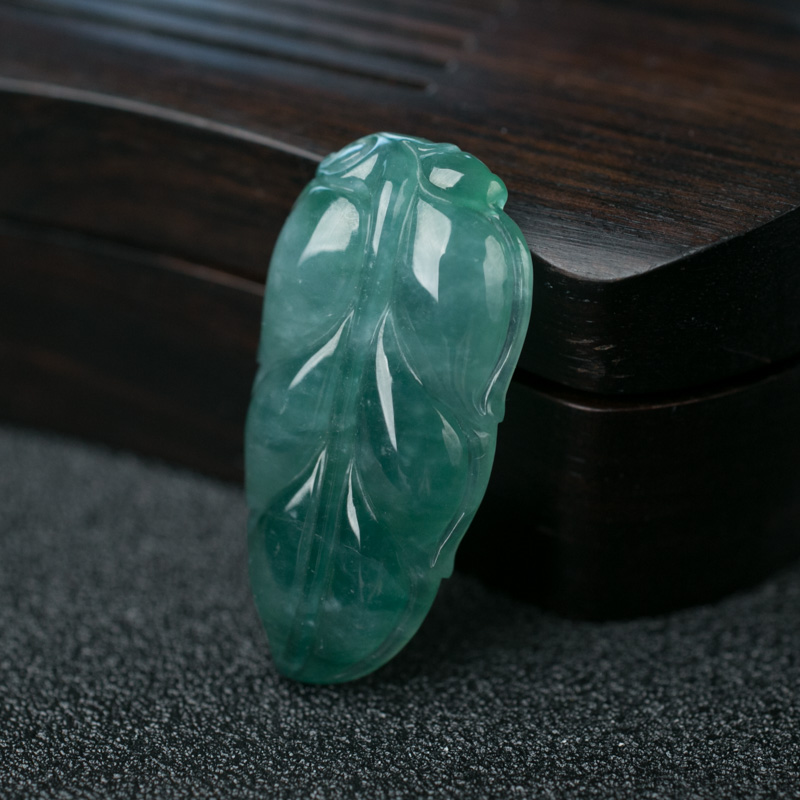 缅甸天然糯冰种翡翠叶子吊坠-红掌柜