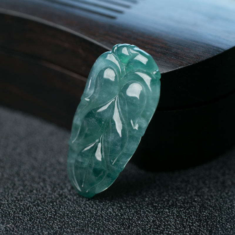 缅甸天然糯冰种灰绿翡翠吊坠-红掌柜