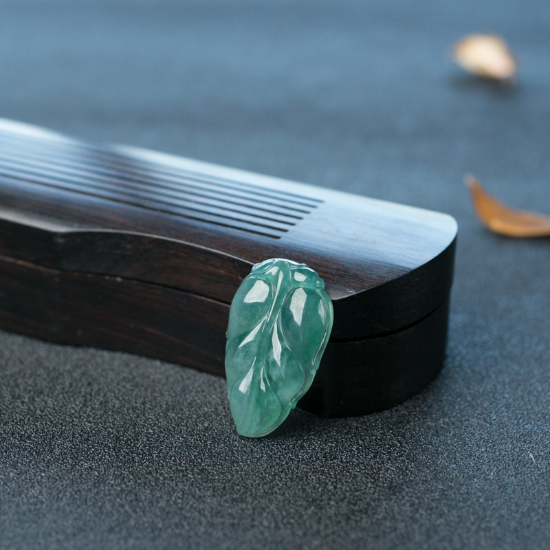天然糯冰种灰绿翡翠叶子吊坠-红掌柜