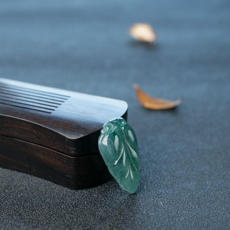缅甸糯冰种灰绿翡翠叶子吊坠-红掌柜