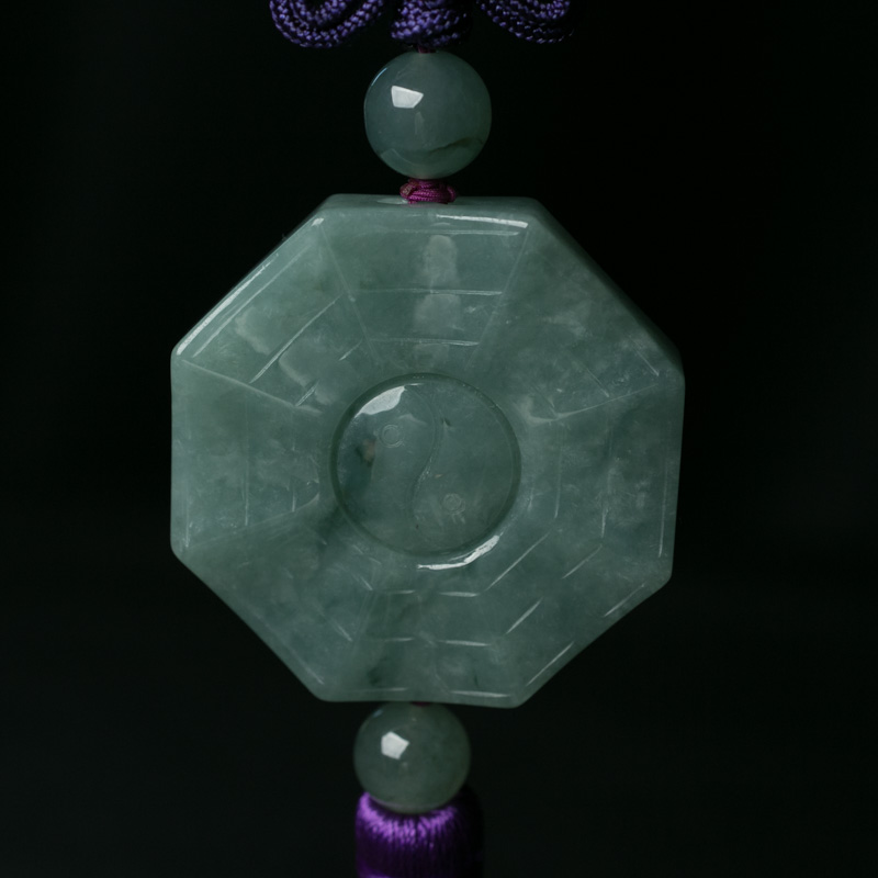 天然翡翠八卦车挂-红掌柜