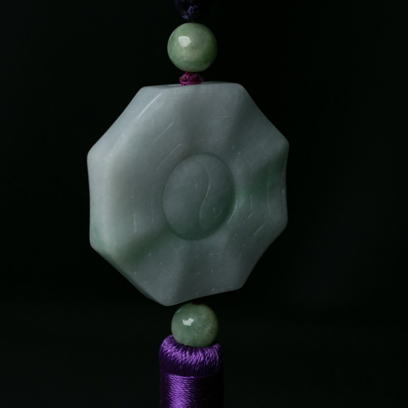 天然翡翠八卦车挂-红掌柜