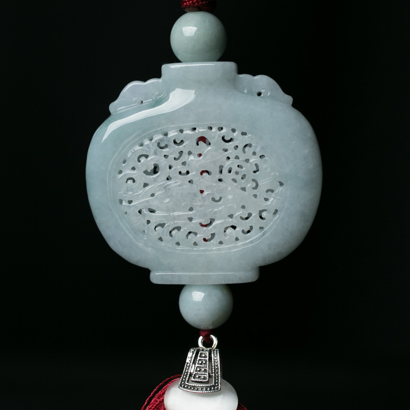 天然翡翠宝瓶车挂-红掌柜