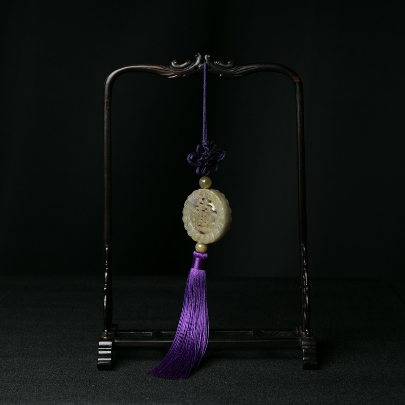 黄翡镂雕招财进宝车挂-红掌柜