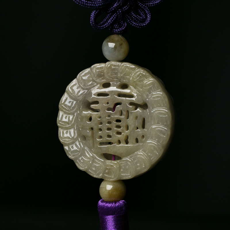 黄翡镂雕招财进宝车挂-红掌柜