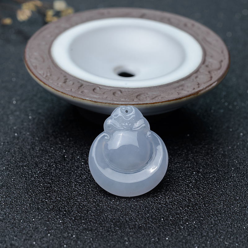 糯冰种翡翠兽面吊坠-红掌柜