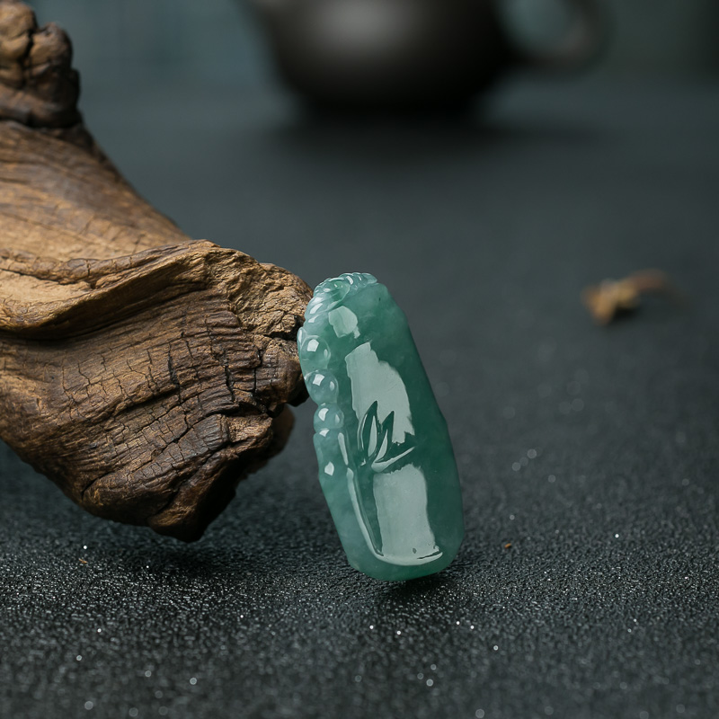糯冰种翡翠竹节吊坠-红掌柜