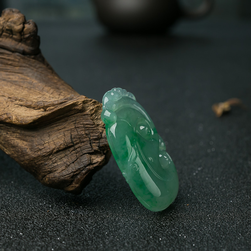糯冰种翡翠如意吊坠-红掌柜