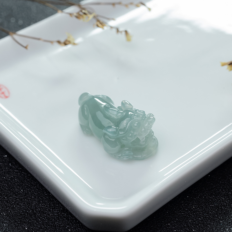 天然糯冰种浅绿翡翠貔貅吊坠-红掌柜
