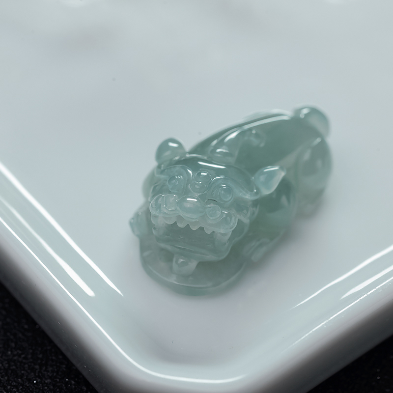 缅甸天然糯冰种浅绿翡翠吊坠-红掌柜