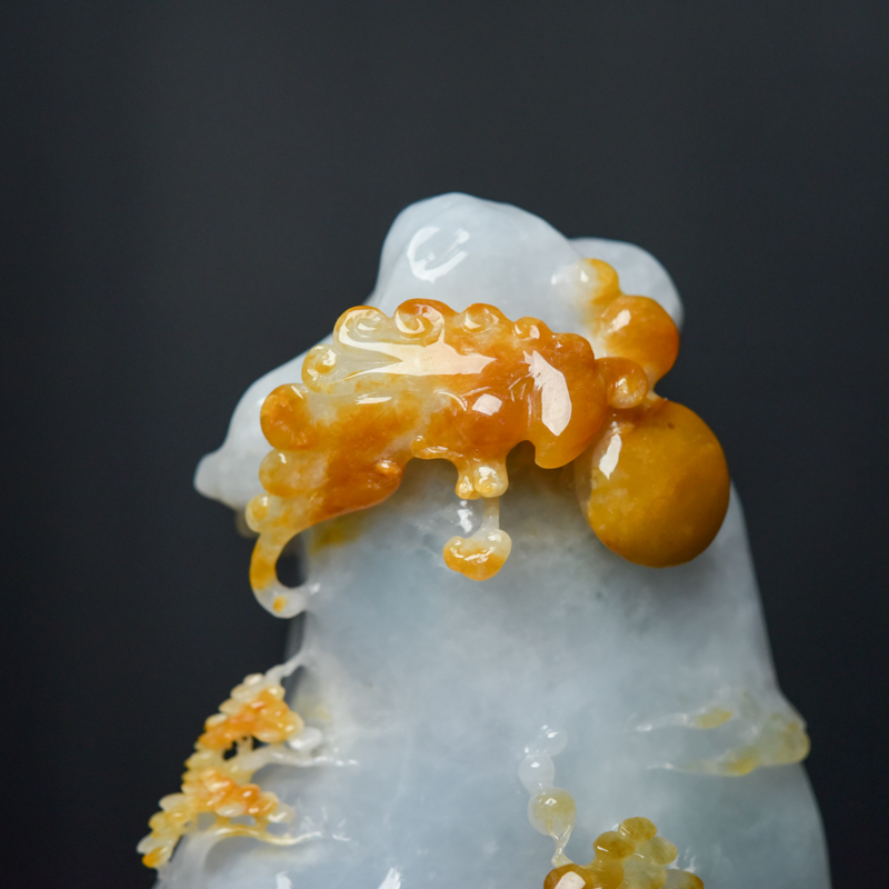 天然糯种俏色翡翠清修摆件-红掌柜