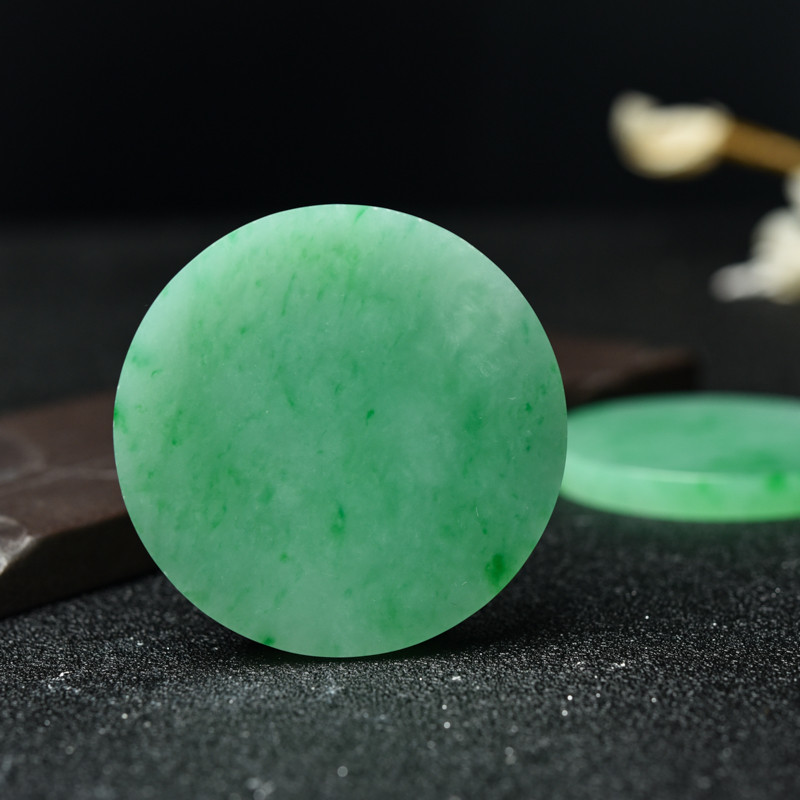 糯种天然飘翠翡翠圆牌吊坠（两件）-红掌柜