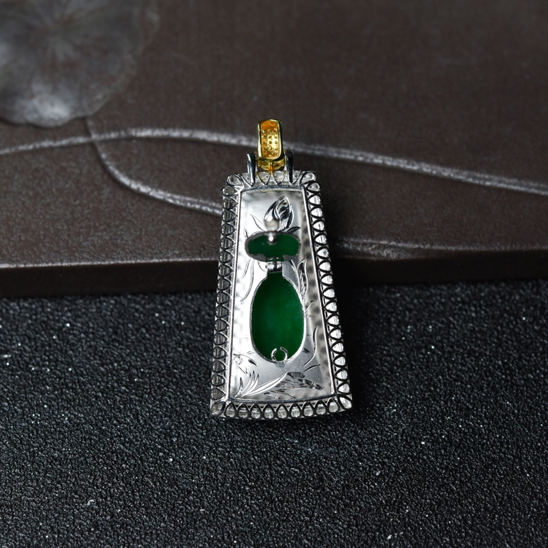 天然糯种翠绿翡翠无事牌吊坠-红掌柜