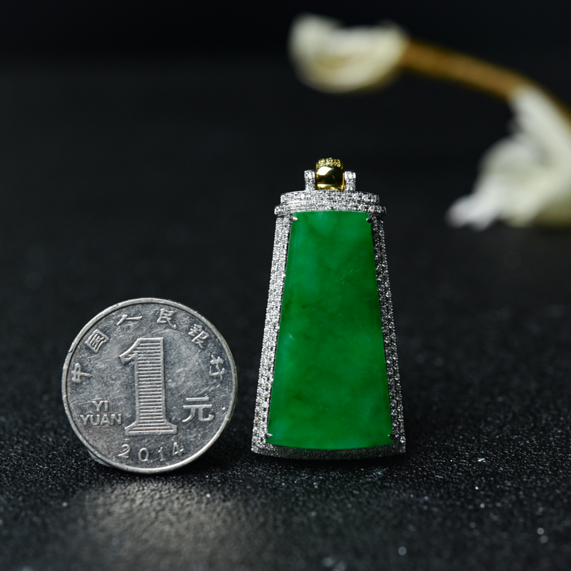 18K金镶钻糯种翠绿翡翠无事牌吊坠-红掌柜