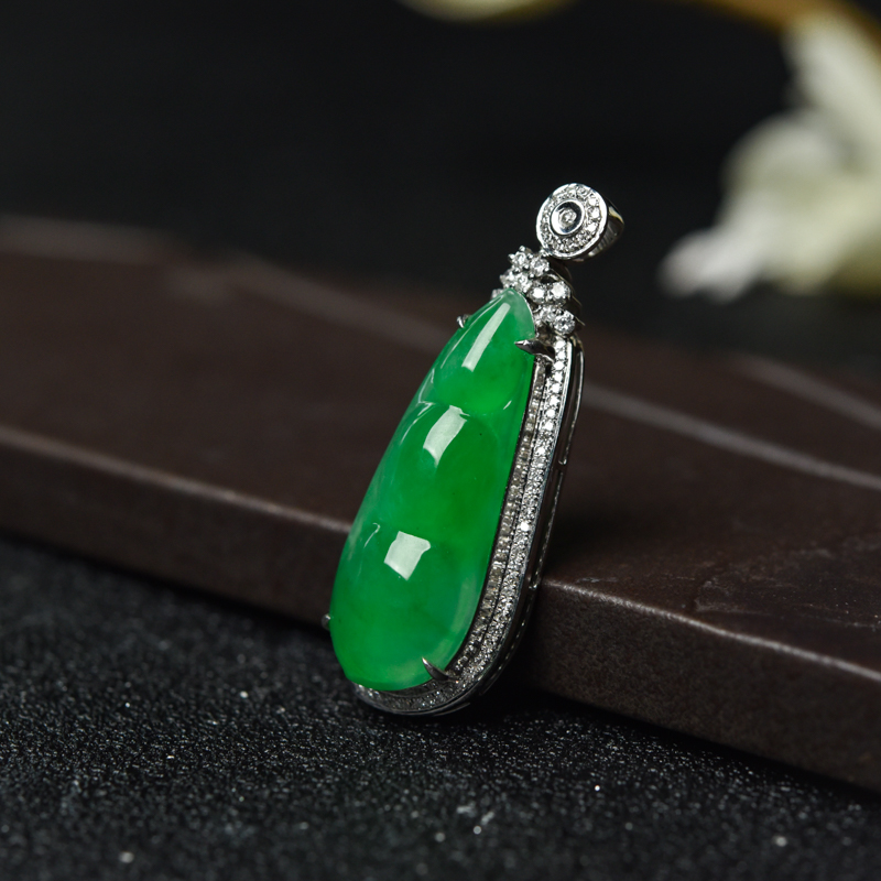 18K金镶钻糯冰种阳绿翡翠吊坠-红掌柜