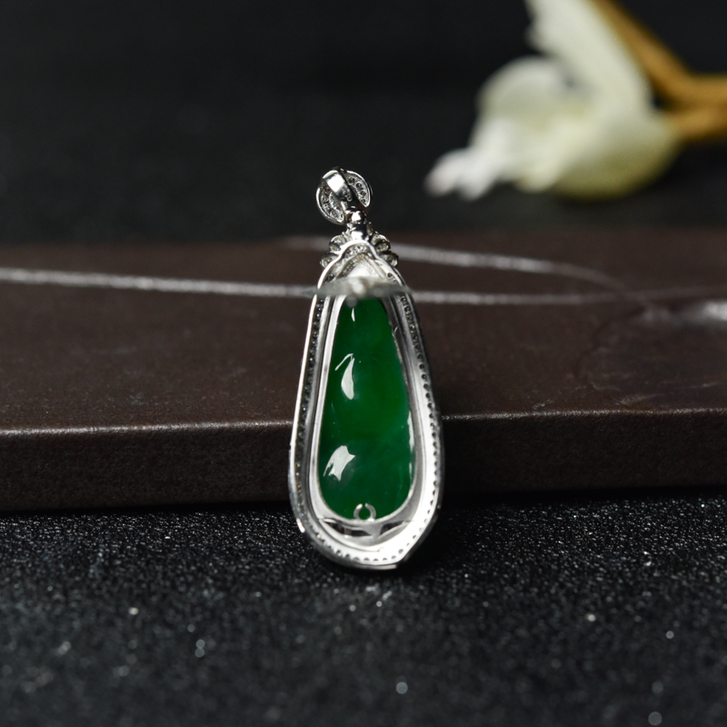 18K阳绿翡翠福豆吊坠-红掌柜