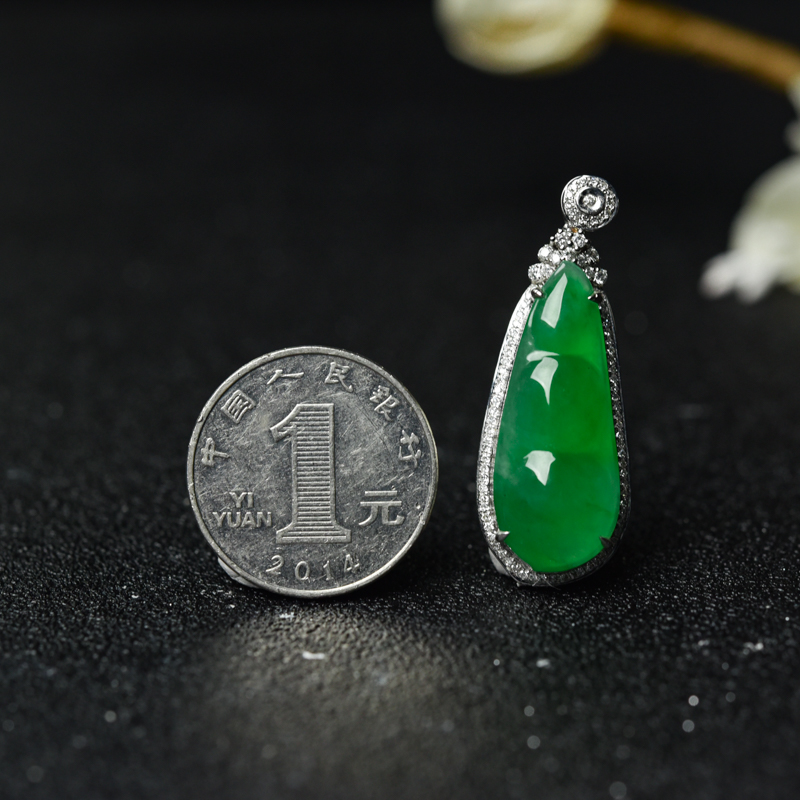 18K金镶钻糯冰种阳绿翡翠福豆吊坠-红掌柜