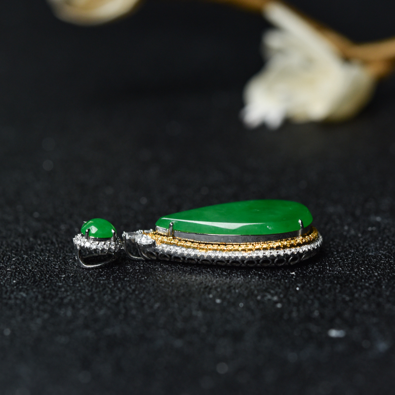 18K金镶钻糯种翡翠水滴吊坠-红掌柜