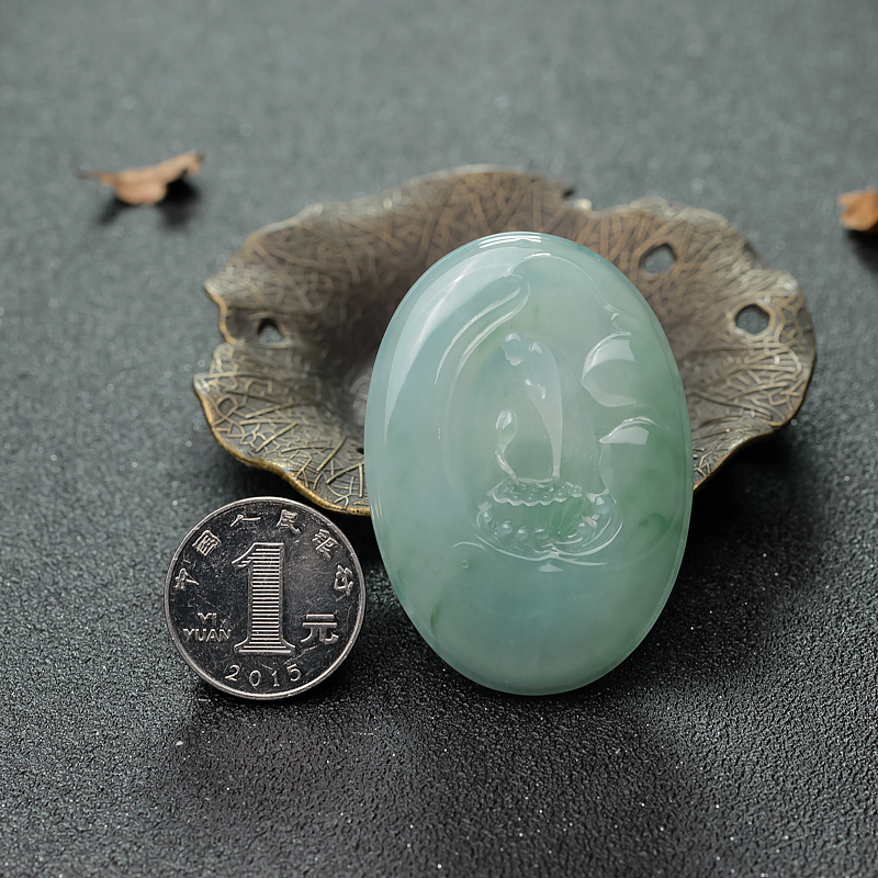 糯种浅绿翡翠吊坠-红掌柜