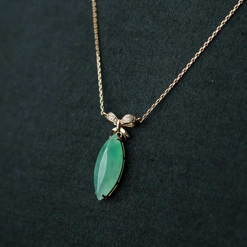 天然糯冰种晴水翡翠随形吊坠-红掌柜