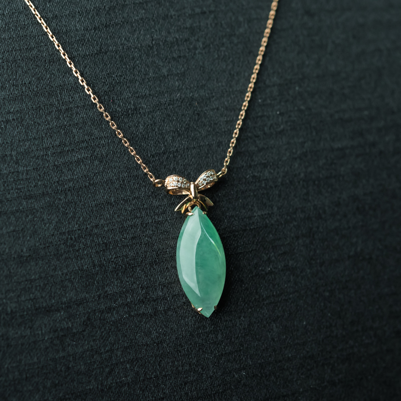 缅甸糯冰种晴水翡翠随形吊坠-红掌柜