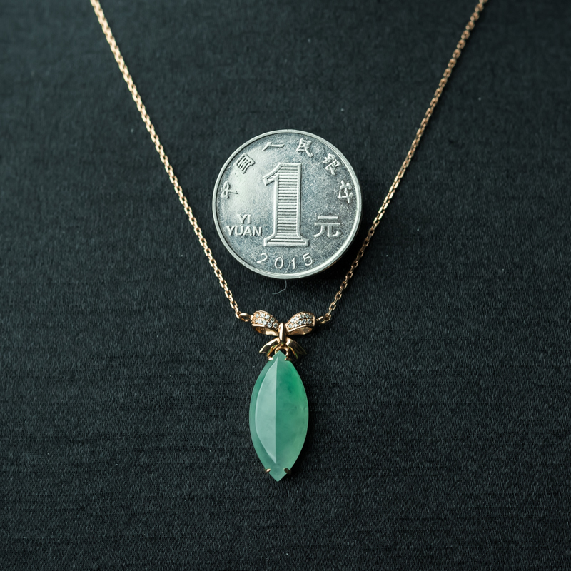 糯冰种翡翠随形吊坠-红掌柜