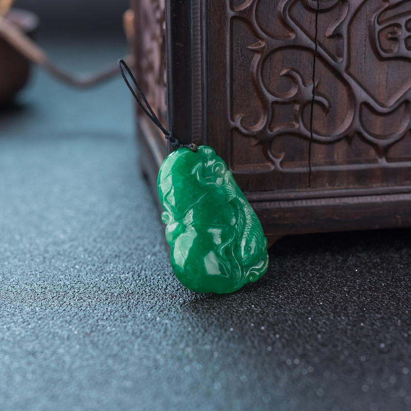 糯种翡翠年年有余吊坠-红掌柜